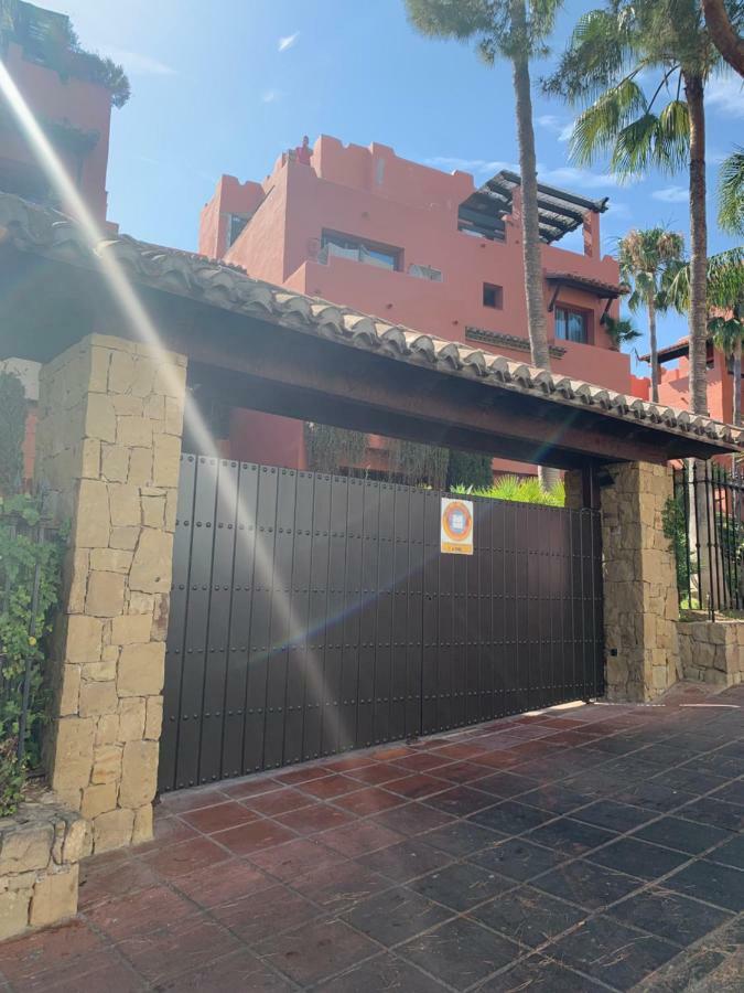 Beachside Apartment In Marbella Exterior photo