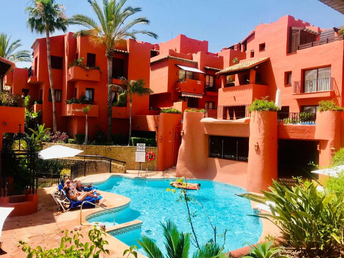 Beachside Apartment In Marbella Exterior photo